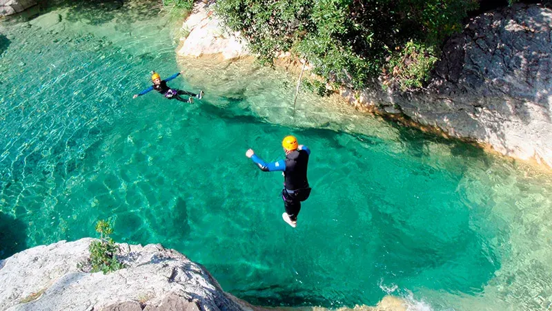Canyoning : Appréhender les sauts et les toboggans